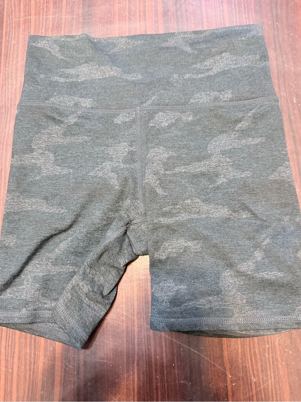 Vuori women’s biker shorts with pocket small